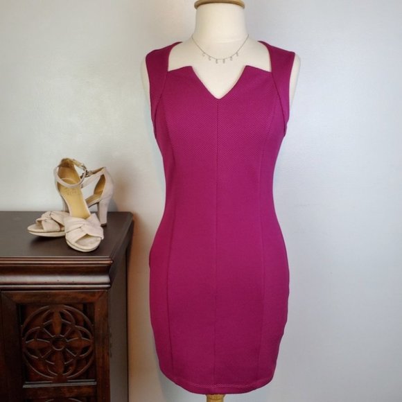 JustFab Dresses & Skirts - Just Fab Form Fitting Pink Textured Sleeveless Sheath Dress, Size M